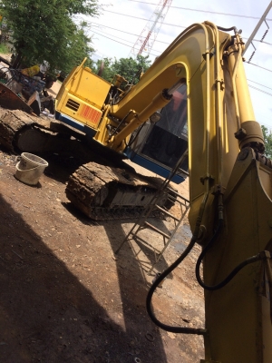 รถขุด KOMATSU PC120-3 สภาพรถสวยมาก ๆ มีเอกสารใบอินวอยล์ครบถ้วนสมบูรณ์ มีคลิปการทำงานส่งให้ทางไลน์ให้ได้ครับ..