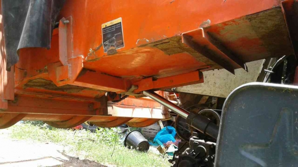 รถเกี่ยวข้าว คูโบต้าdc60 รองกระสอบ ปี53พร้อมเทนเลอร์ลากจูง