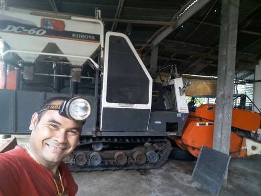 รถเกี่ยวข้าว คูโบต้าdc60 รองกระสอบ ปี53พร้อมเทนเลอร์ลากจูง