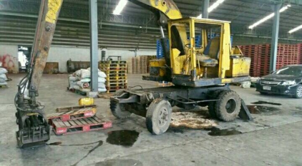 ขาย!! >>> Komatsu Pc60 ล้อยาง ติดปากคีป 340,000บาท <<< เบอร์ติดต่อ 098-7155789 086-4631102