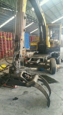 ขาย!! >>> Komatsu Pc60 ล้อยาง ติดปากคีป 340,000บาท <<< เบอร์ติดต่อ 098-7155789 086-4631102
