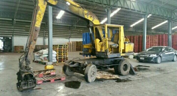 ขาย!! >>> Komatsu Pc60 ล้อยาง ติดปากคีป 340,000บาท <<< เบอร์ติดต่อ 098-7155789 086-4631102