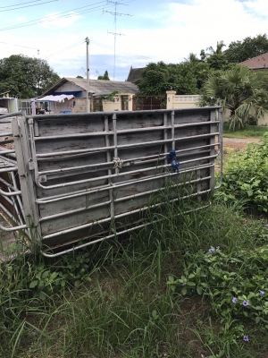 ขายด่วน คอกรถกระบะ ใส่ ford , ไมตี้. ได้ รถตอนครึ่ง. ขาย 4500 บาทคับ