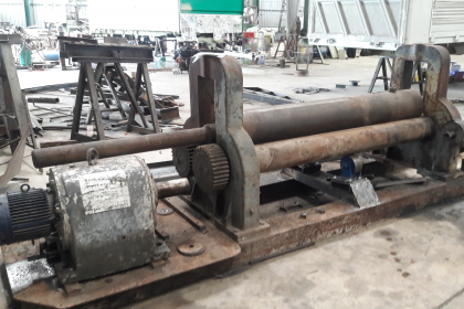 ขายเครื่องม้วนเก่านอกม้วนหนาม้วนหนา9มิลยาว1900มิลราคา75,000ติดต่อ0634913445