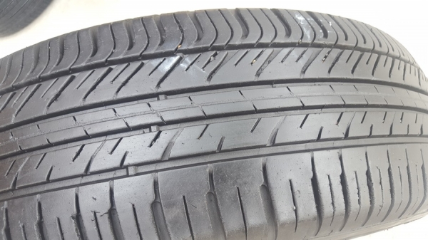 ขายล้อNISSAN March MC 15  ยางปี15  4 ล้อ