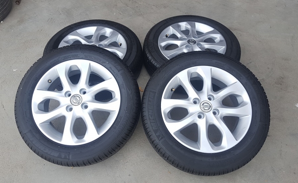 ขายล้อNISSAN March MC 15  ยางปี15  4 ล้อ