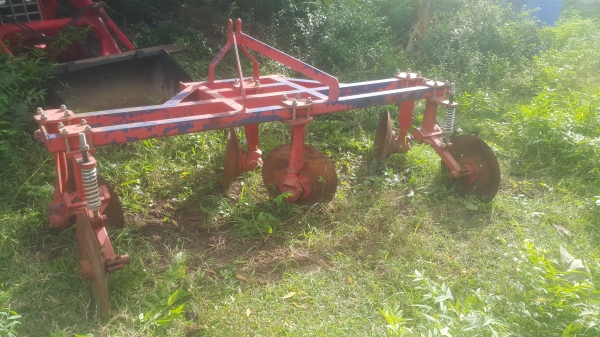 ขายด่วน ผานยกร่องคู่ สภาพสวย..มี 4จาน และ มีคัดท้าย  ใช้งานน้อย สำหรับ รถ 47 แรงขึ้นไป สนใจ โทร 086-3667776