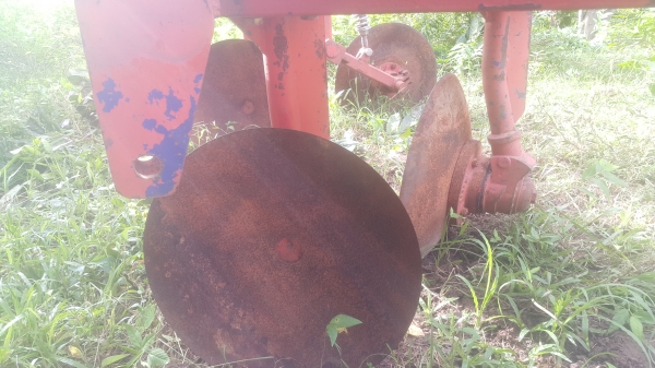 ขายด่วน ผานยกร่องคู่ สภาพสวย..มี 4จาน และ มีคัดท้าย  ใช้งานน้อย สำหรับ รถ 47 แรงขึ้นไป สนใจ โทร 086-3667776