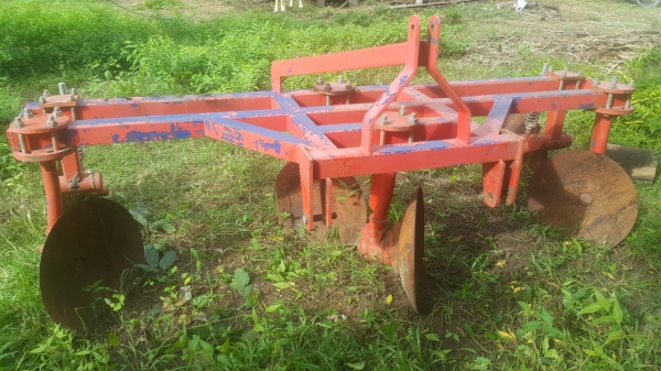 ขายด่วน ผานยกร่องคู่ สภาพสวย..มี 4จาน และ มีคัดท้าย  ใช้งานน้อย สำหรับ รถ 47 แรงขึ้นไป สนใจ โทร 086-3667776