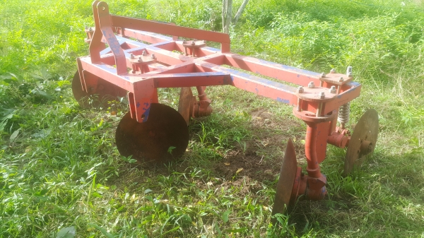 ขายด่วน ผานยกร่องคู่ สภาพสวย..มี 4จาน และ มีคัดท้าย  ใช้งานน้อย สำหรับ รถ 47 แรงขึ้นไป สนใจ โทร 086-3667776