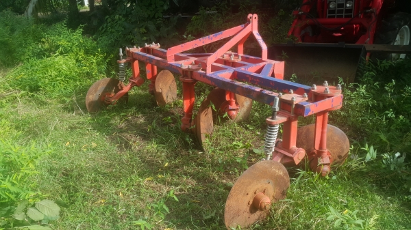 ขายด่วน ผานยกร่องคู่ สภาพสวย..มี 4จาน และ มีคัดท้าย  ใช้งานน้อย สำหรับ รถ 47 แรงขึ้นไป สนใจ โทร 086-3667776