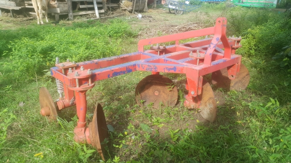 ขายด่วน ผานยกร่องคู่ สภาพสวย..มี 4จาน และ มีคัดท้าย  ใช้งานน้อย สำหรับ รถ 47 แรงขึ้นไป สนใจ โทร 086-3667776