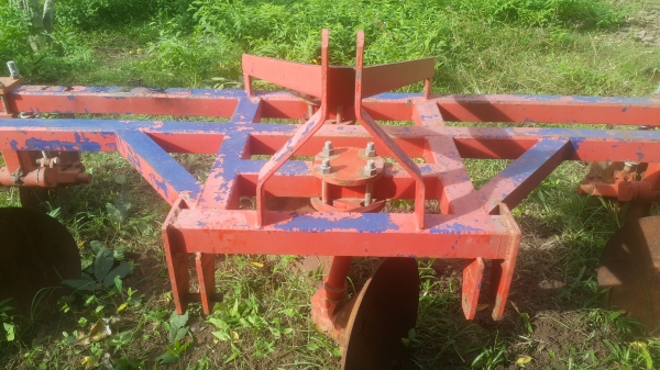 ขายด่วน ผานยกร่องคู่ สภาพสวย..มี 4จาน และ มีคัดท้าย  ใช้งานน้อย สำหรับ รถ 47 แรงขึ้นไป สนใจ โทร 086-3667776