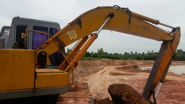 ขายรถขุดแบ็คโค SK907 โกเบลโก้200-2ทำงานเร็วไม่โหลดช่วงล่างดีเอวดี บูมสวยเครื่องเดิมปั๊มK3V