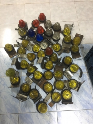 ขายไฟครับตามรูปเลยสีเหลือง 100 สีอื่น 130 ครับ 063-190-3017