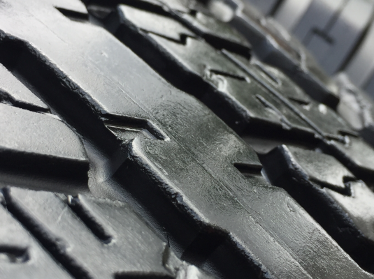 ยาง Yokohama 265 65 17 กลางปี15 ดอกเต็ม ใช้ยาว ราคาไม่แพง