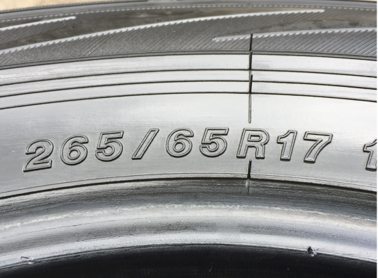 ยาง Yokohama 265 65 17 กลางปี15 ดอกเต็ม ใช้ยาว ราคาไม่แพง