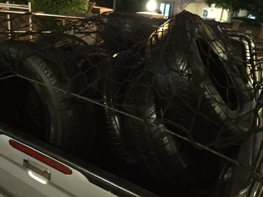 ยาง Yokohama 265 65 17 กลางปี15 ดอกเต็ม ใช้ยาว ราคาไม่แพง