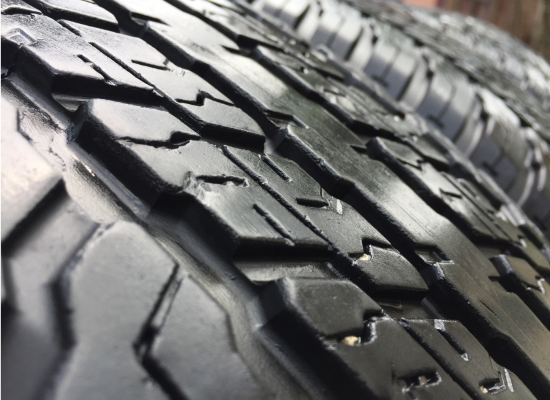 ยาง Yokohama 265 65 17 กลางปี15 ดอกเต็ม ใช้ยาว ราคาไม่แพง