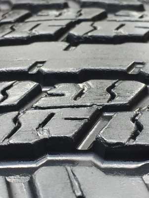 ยาง Yokohama 265 65 17 กลางปี15 ดอกเต็ม ใช้ยาว ราคาไม่แพง