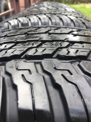 ยาง Yokohama 265 65 17 กลางปี15 ดอกเต็ม ใช้ยาว ราคาไม่แพง