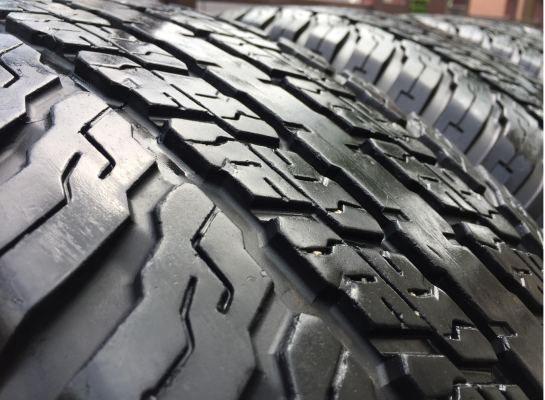 ยาง Yokohama 265 65 17 กลางปี15 ดอกเต็ม ใช้ยาว ราคาไม่แพง