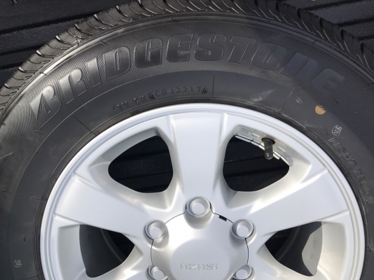 ล้อแม็กป้ายแดง ISUZU Blue Power ขอบ 16 พร้อมยางใหม่ป้ายแดง 215-70-16 ปี17