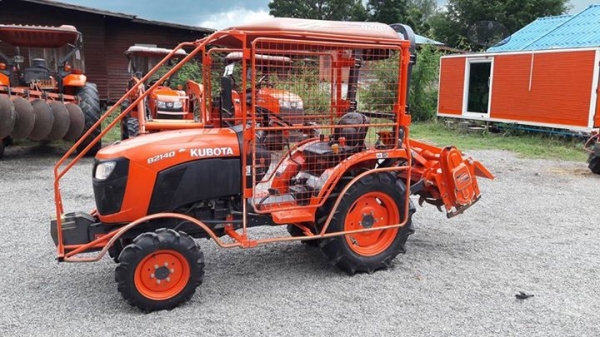 ขายคูโบต้าB2140 โครงกันอ้อย+โรตารี่80 เล่มพร้อม สวยๆเดิมๆ ใช้งานน้อย 103 ชั่วโมง โทร 0872016577