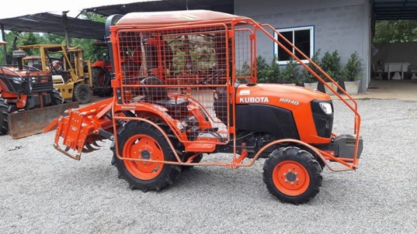 ขายคูโบต้าB2140 โครงกันอ้อย+โรตารี่80 เล่มพร้อม สวยๆเดิมๆ ใช้งานน้อย 103 ชั่วโมง โทร 0872016577