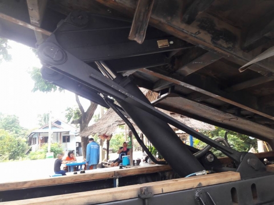 Hino 320 แรง ปี 49 กระบะดัมพ์สามมิตร มีระบบลากพ่วง พร้อมใช้งาน