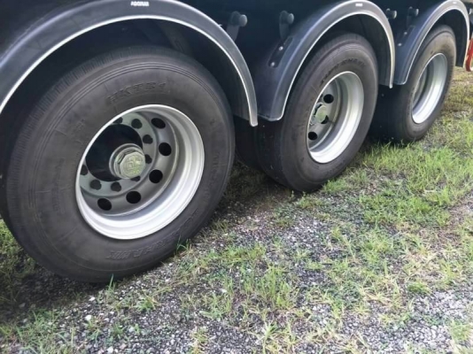 ขาย ISUZU GXZ 360 รถปี 56 กับ หางพื้นเรียบสามเพลา อู่ พนัสหางปี 60 ขายคู่หรือแยกหางก็ได้ครับ