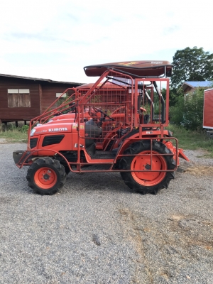 ขายรถไถคูโบต้าB2420พร้อมโครงกันอ้อยรถสภาพเดิมๆคับราคา198,00คับ