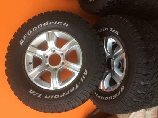 ขายยางพร้อมล้อแม็กสวยๆ 1 ชุด ขายยางพร้อมล้อแม็กสวยๆ 1 ชุด