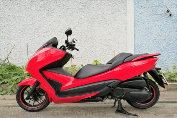 Forza 300 วิ่ง4000โล มือเดียว สีสดมาก Forza 300 วิ่ง4000โล มือเดียว สีสดมาก