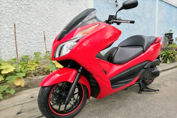 Forza 300 วิ่ง4000โล มือเดียว สีสดมาก