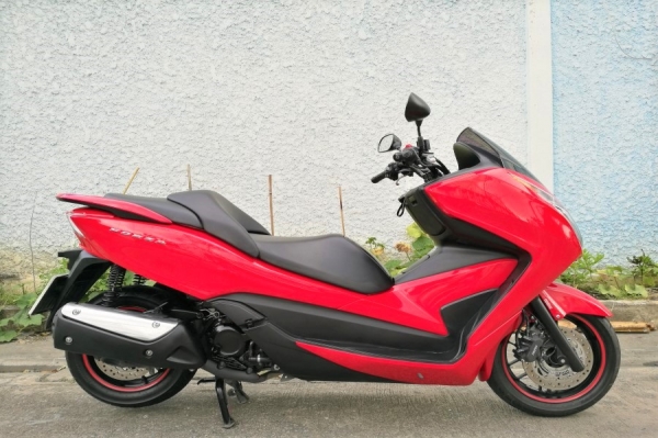 Forza 300 วิ่ง4000โล มือเดียว สีสดมาก Forza 300 วิ่ง4000โล มือเดียว สีสดมาก