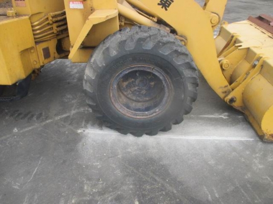 ขายรถตักล้อยาง   KOMATSU รุ่น  WA30-1 ปี1983 เครื่องยนต์ 2D942 เก่านอก มีเอกสาร พร้อมขาย  ใช้งานได้จริงค่ะ ขายราคา265,000 บาท