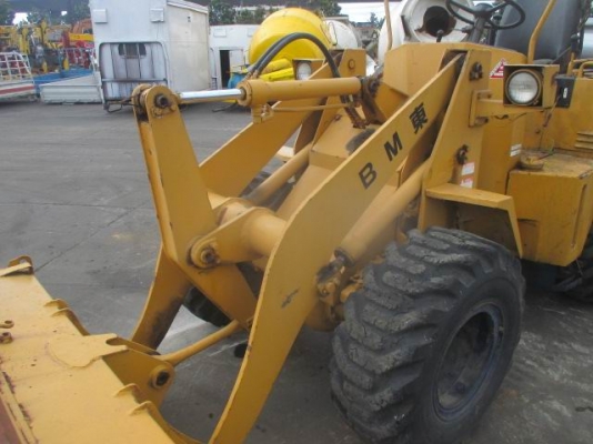 ขายรถตักล้อยาง   KOMATSU รุ่น  WA30-1 ปี1983 เครื่องยนต์ 2D942 เก่านอก มีเอกสาร พร้อมขาย  ใช้งานได้จริงค่ะ ขายราคา265,000 บาท