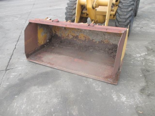 ขายรถตักล้อยาง   KOMATSU รุ่น  WA30-1 ปี1983 เครื่องยนต์ 2D942 เก่านอก มีเอกสาร พร้อมขาย  ใช้งานได้จริงค่ะ ขายราคา265,000 บาท