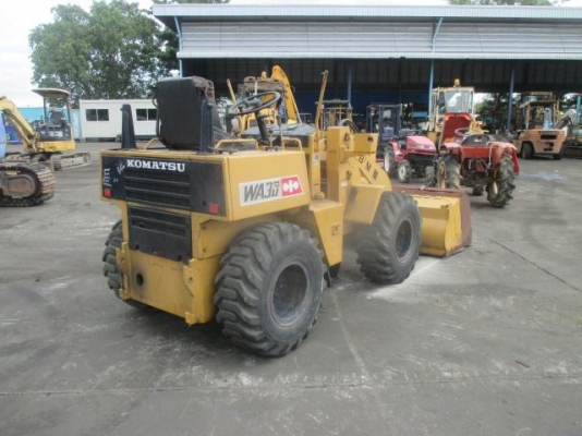 ขายรถตักล้อยาง   KOMATSU รุ่น  WA30-1 ปี1983 เครื่องยนต์ 2D942 เก่านอก มีเอกสาร พร้อมขาย  ใช้งานได้จริงค่ะ ขายราคา265,000 บาท