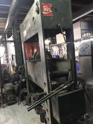 ขายเครื่องกลึง 12ฟุต 6ฟุต แท่นอัด100ตัน
