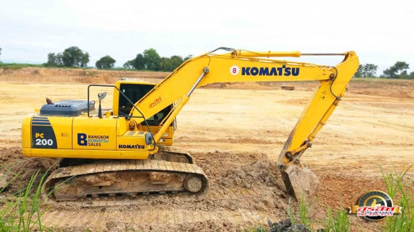 รวมรถแบคโฮ KOMATSU ขายดาวน์ ทั่วประเทศ ตามรุ่น สเปค และงบประมาณของท่าน