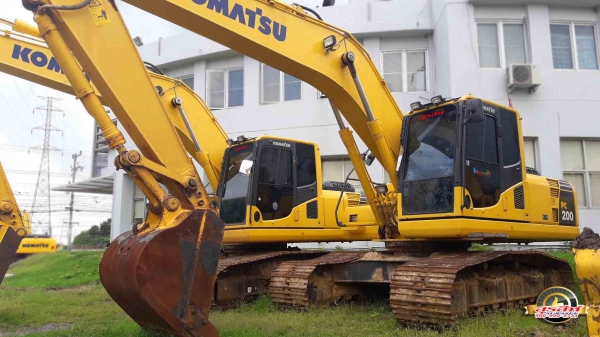 รวมรถแบคโฮ KOMATSU ขายดาวน์ ทั่วประเทศ ตามรุ่น สเปค และงบประมาณของท่าน