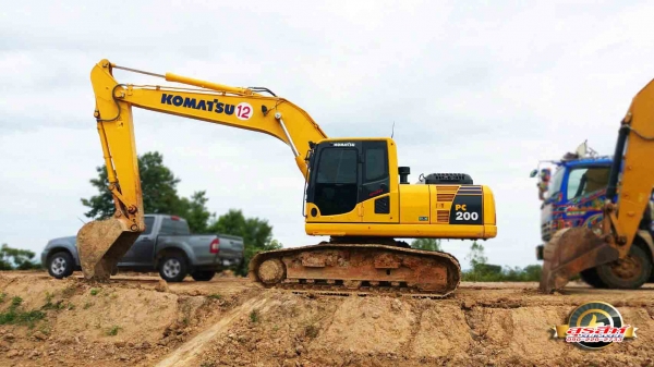 รวมรถแบคโฮ KOMATSU ขายดาวน์ ทั่วประเทศ ตามรุ่น สเปค และงบประมาณของท่าน