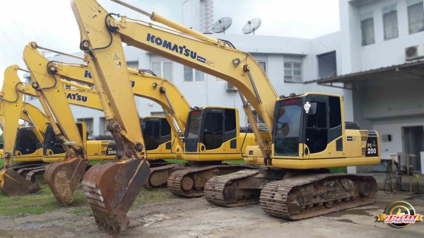 รวมรถแบคโฮ KOMATSU ขายดาวน์ ทั่วประเทศ ตามรุ่น สเปค และงบประมาณของท่าน