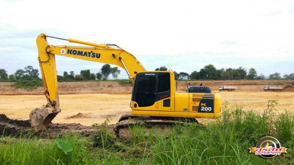 รวมรถแบคโฮ KOMATSU ขายดาวน์ ทั่วประเทศ ตามรุ่น สเปค และงบประมาณของท่าน