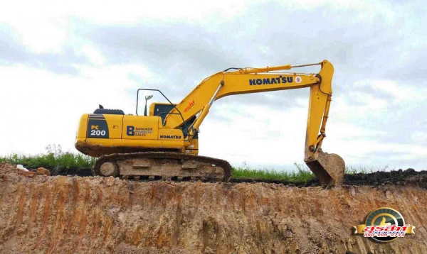รวมรถแบคโฮ KOMATSU ขายดาวน์ ทั่วประเทศ ตามรุ่น สเปค และงบประมาณของท่าน
