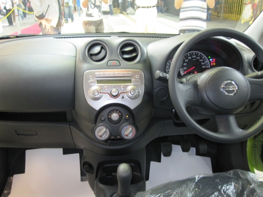 วิทยุติดรถยนต์ Nissan March สภาพดี