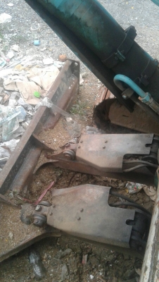 ขายรถขุด ยี่ห้อKOBELCO sk75 ช่วงล่างดี เครื่องดี  ราคา260000บ.