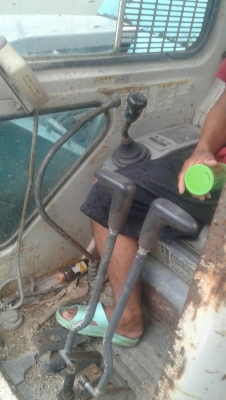 ขายรถขุด ยี่ห้อKOBELCO sk75 ช่วงล่างดี เครื่องดี  ราคา260000บ.